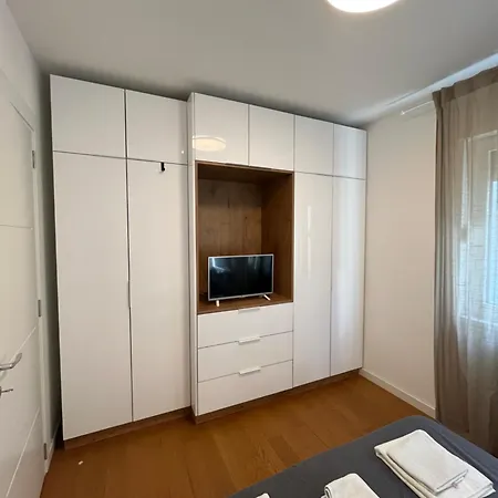 Forest Nook Free Garage *