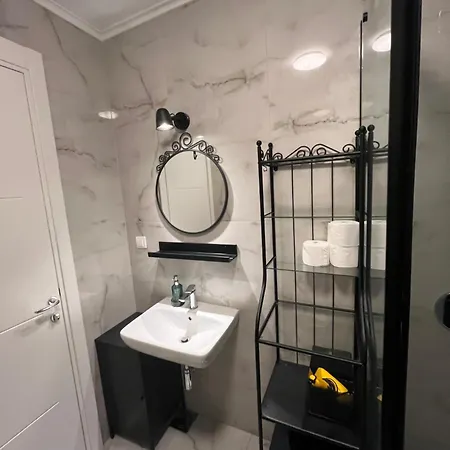 Forest Nook Free Garage Belgrade