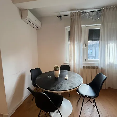 Forest Nook Free Garage