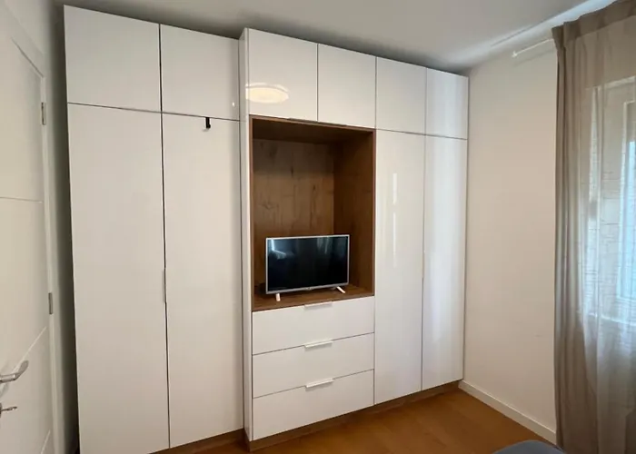 Forest Nook Free Garage *