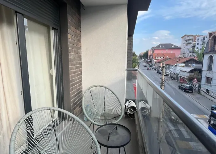 Forest Nook Free Garage *