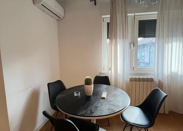 Forest Nook Free Garage